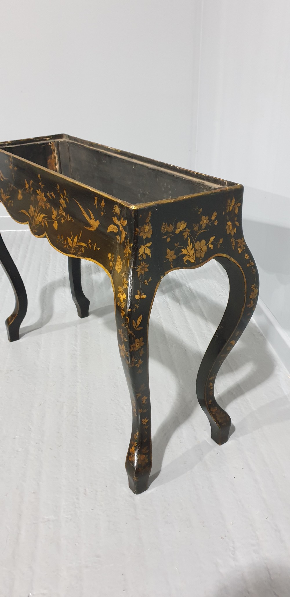 C18th Chinoiserie Laquered Cabinet on Stand View XXII