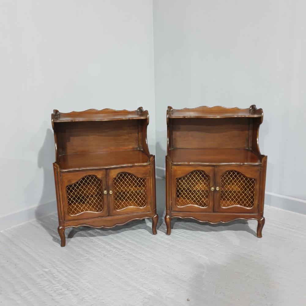 Good Pair Mahogany Bedside Lamp Cabinets