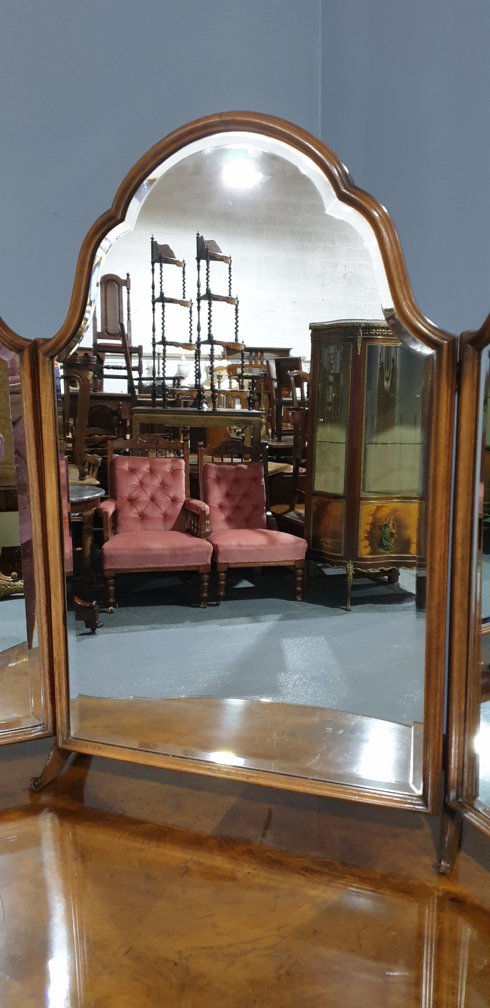 Superb Serpentine Walnut Dressing Table View VII