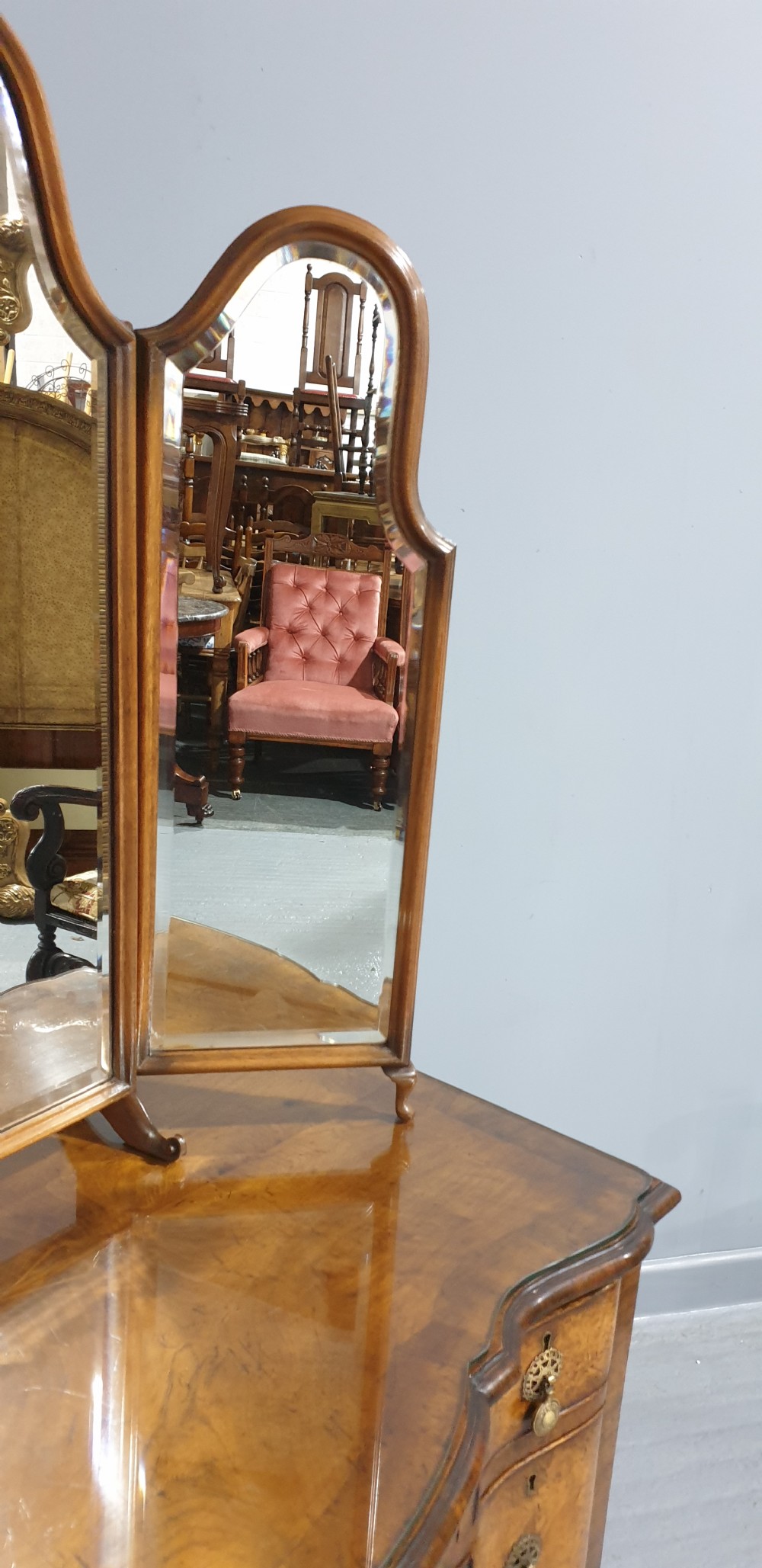 Superb Serpentine Walnut Dressing Table View VIII