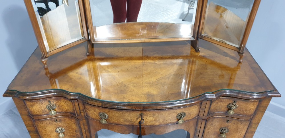 Superb Serpentine Walnut Dressing Table View IX