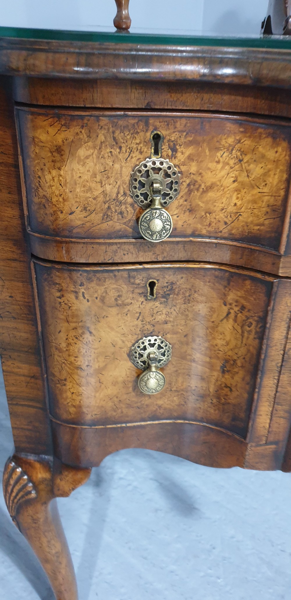 Superb Serpentine Walnut Dressing Table View XI