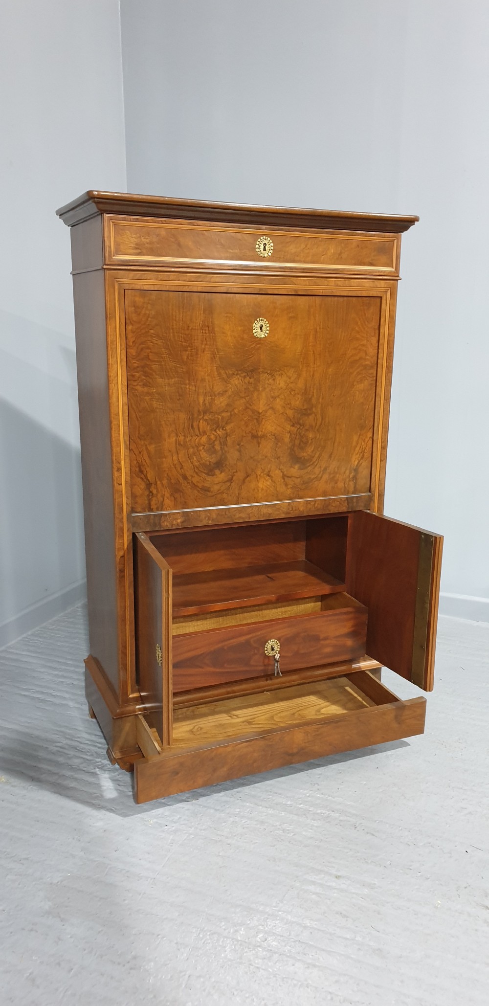 Outstanding Burr Walnut Escritoire Bureau View IX