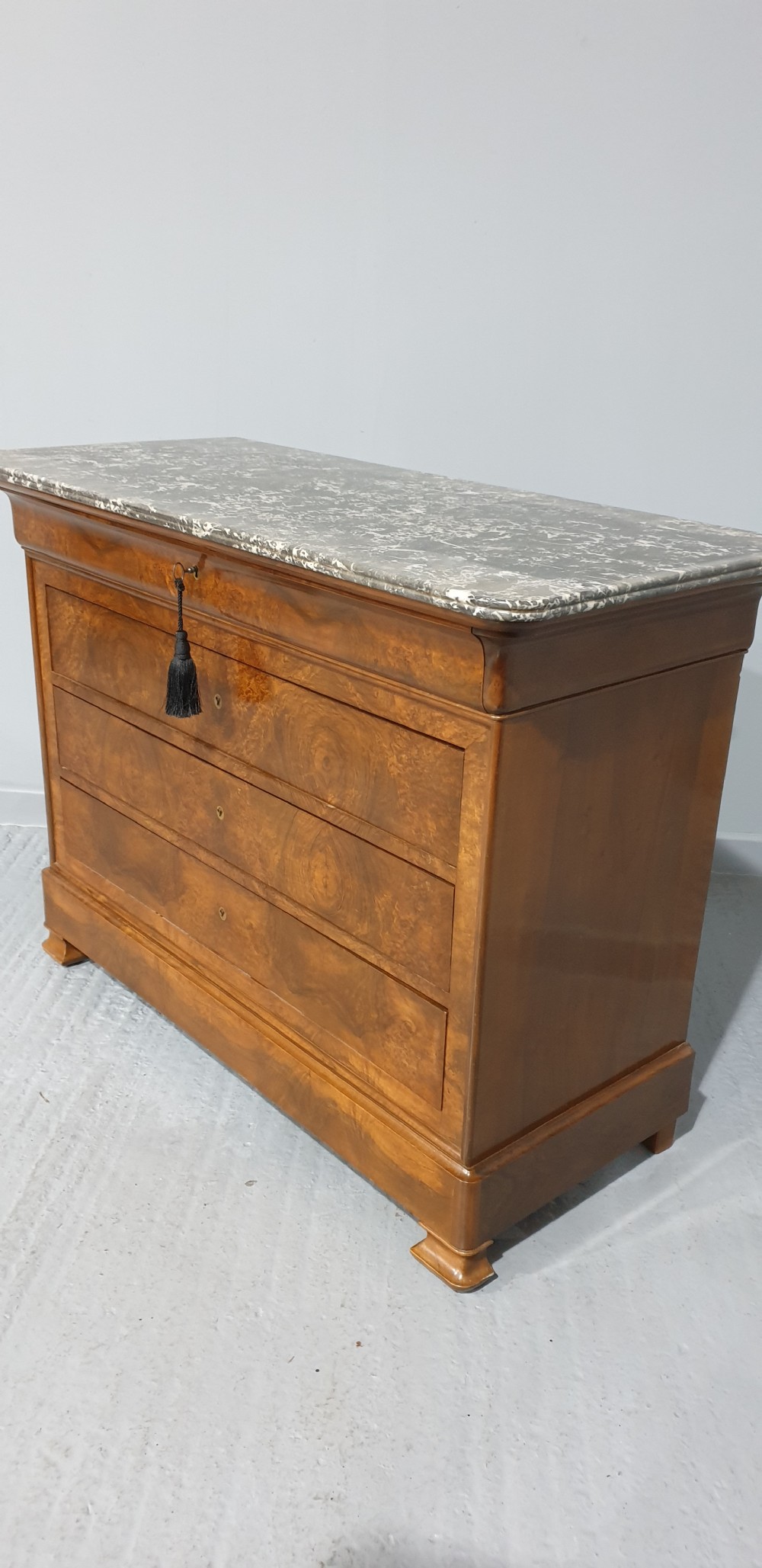 Lovely Burr Walnut Commode Chest of Drawers View IV