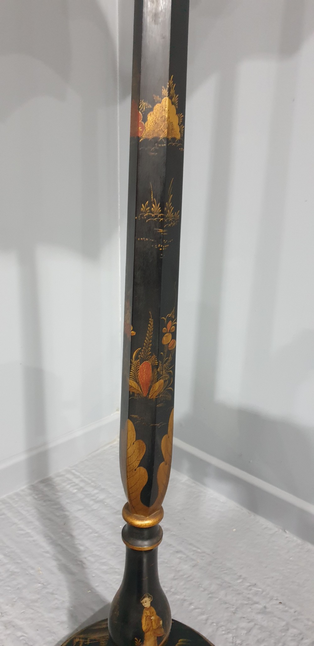 Superb Quality Chinoiserie Standard Lamp View X