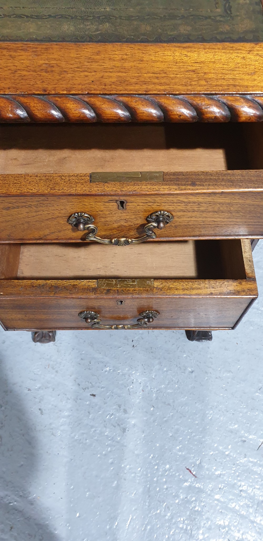 Top Quality Mahogany Pedestal Desk View V
