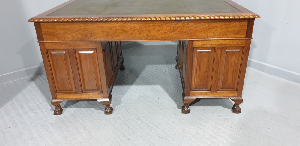 Top Quality Mahogany Pedestal Desk View XI