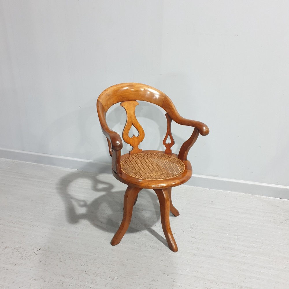 Fine Mahogany Tilt and Turn Desk Chair