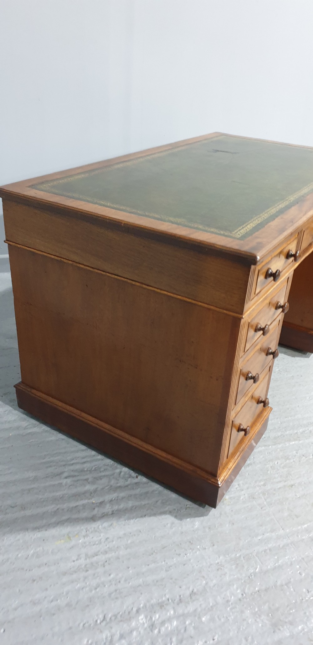 Very Good Victorian Mahogany Pedestal Desk View IX