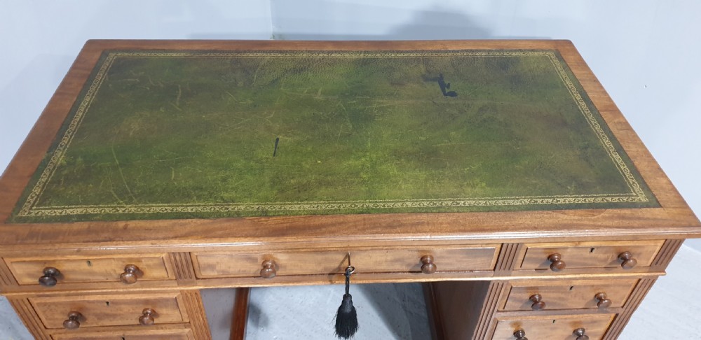 Very Good Victorian Mahogany Pedestal Desk View XI
