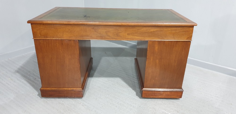 Very Good Victorian Mahogany Pedestal Desk View XIII