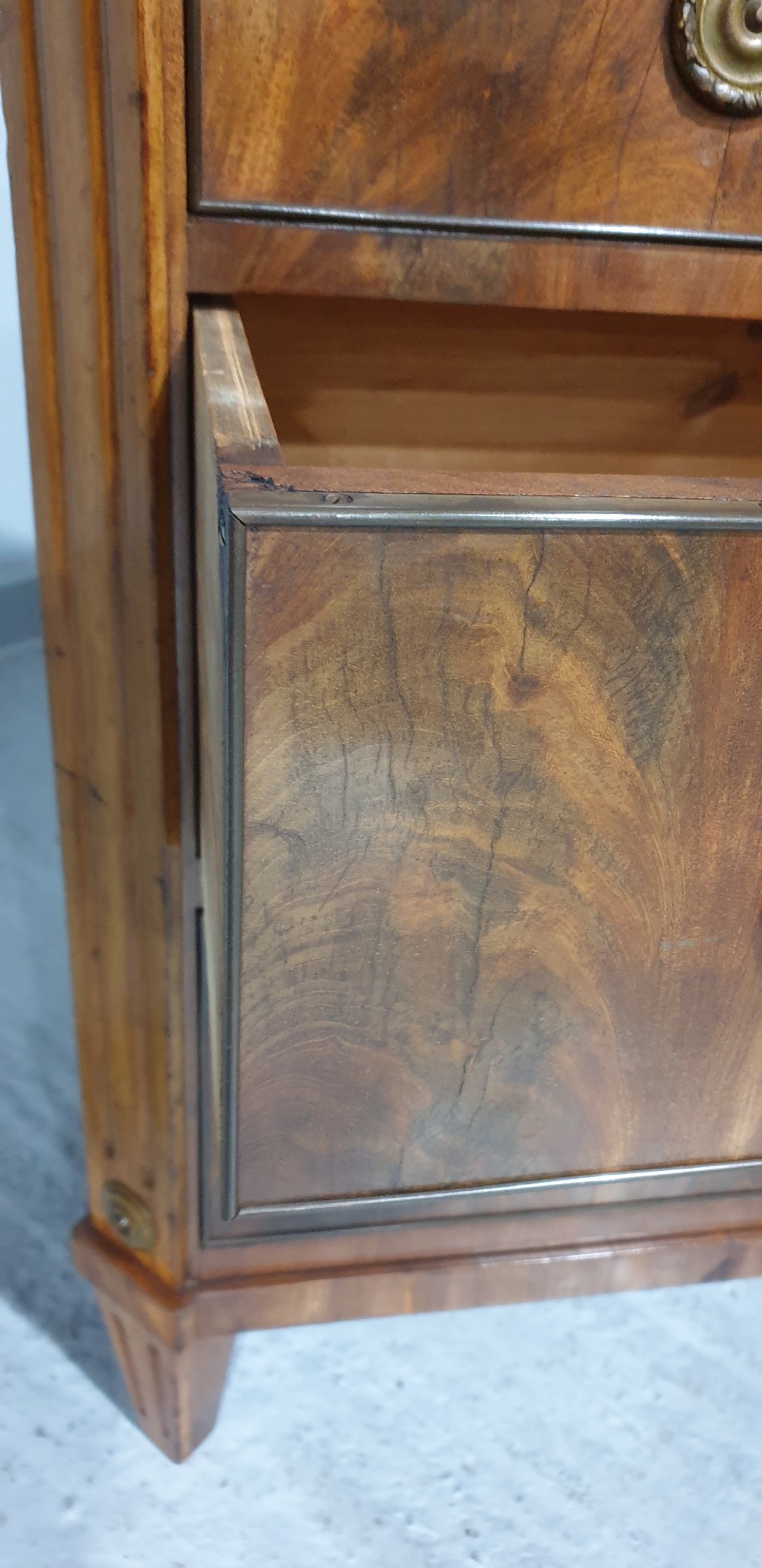 Very Good Empire Mahogany Commode Chest of Drawers View IV