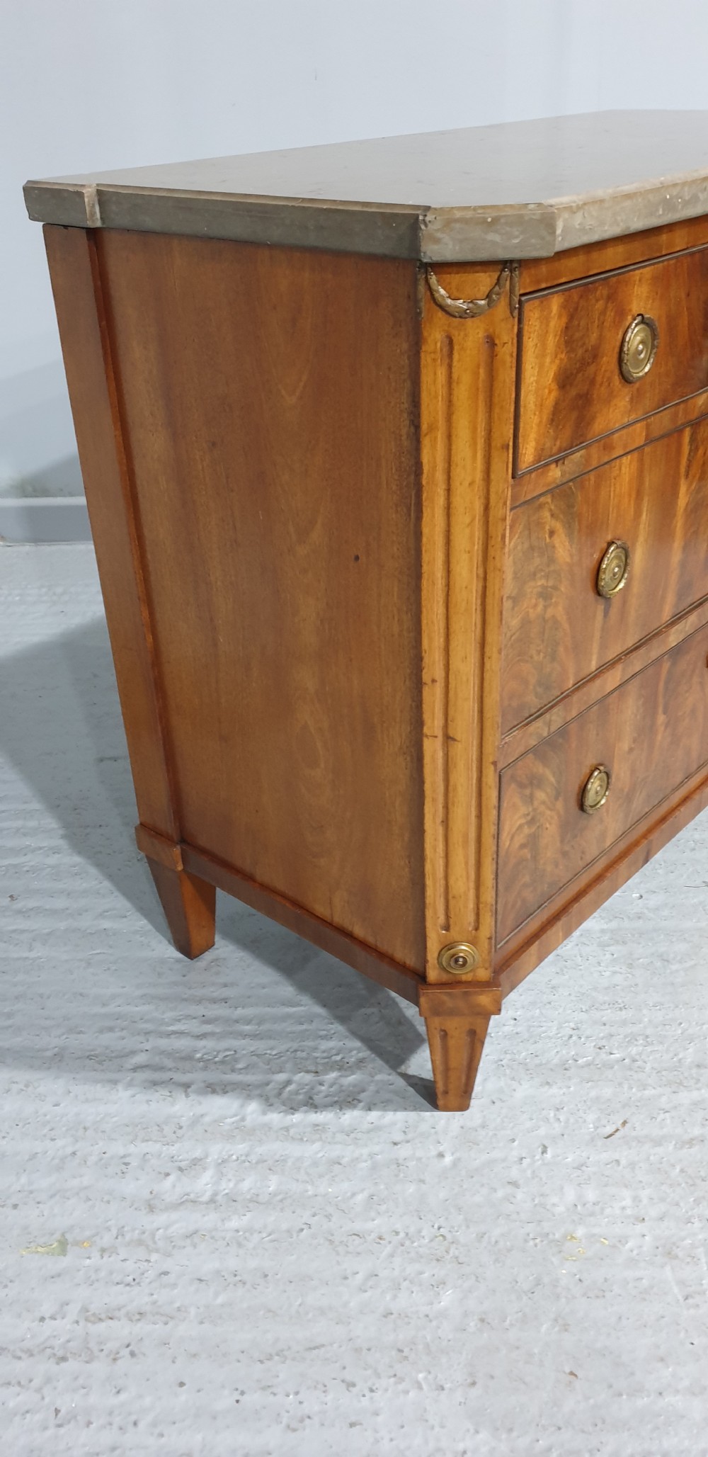 Very Good Empire Mahogany Commode Chest of Drawers View VIII
