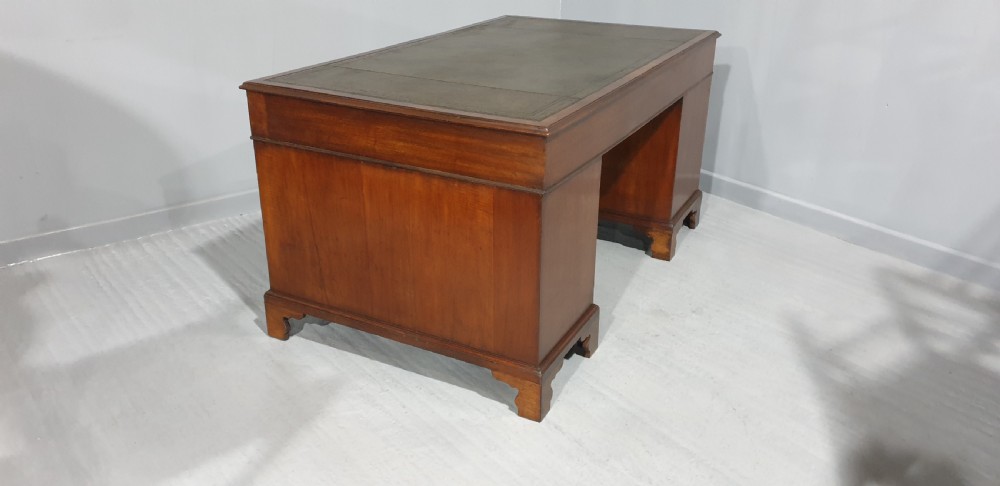 Very Nice Mahogany Pedestal Desk View XIII