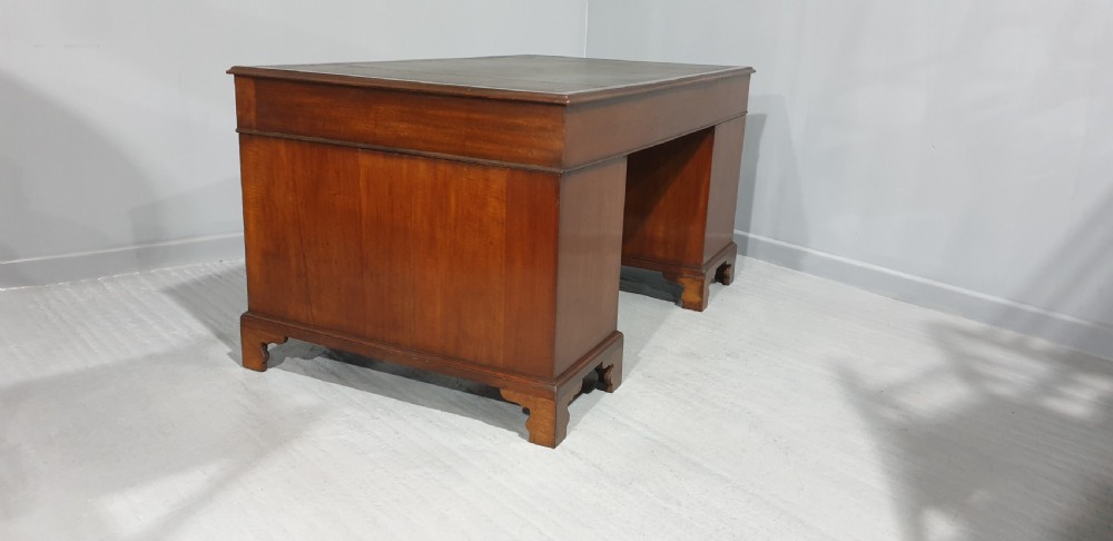 Very Nice Mahogany Pedestal Desk View XIV