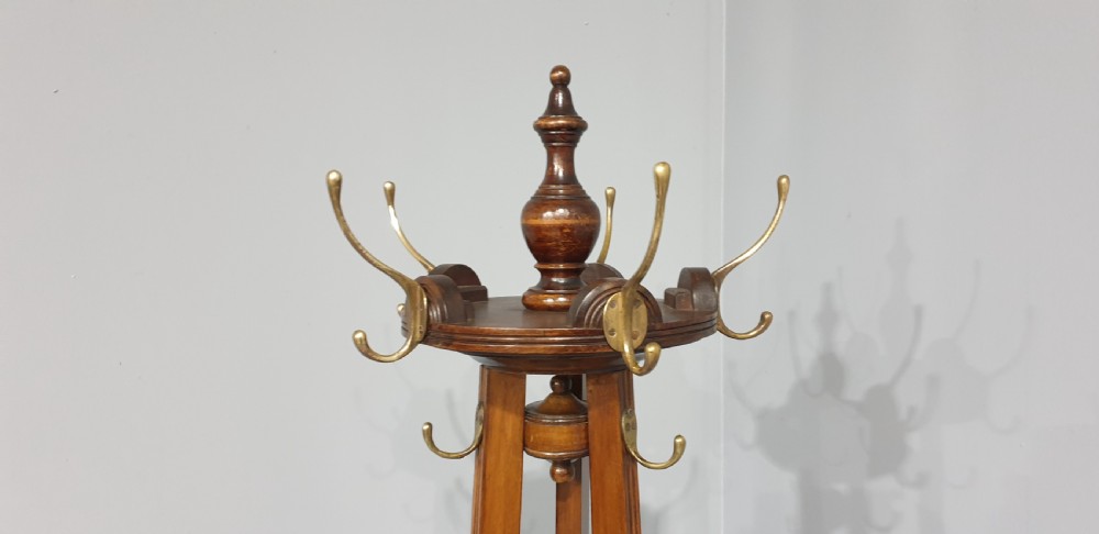 Super Coat and Stick Stand View V