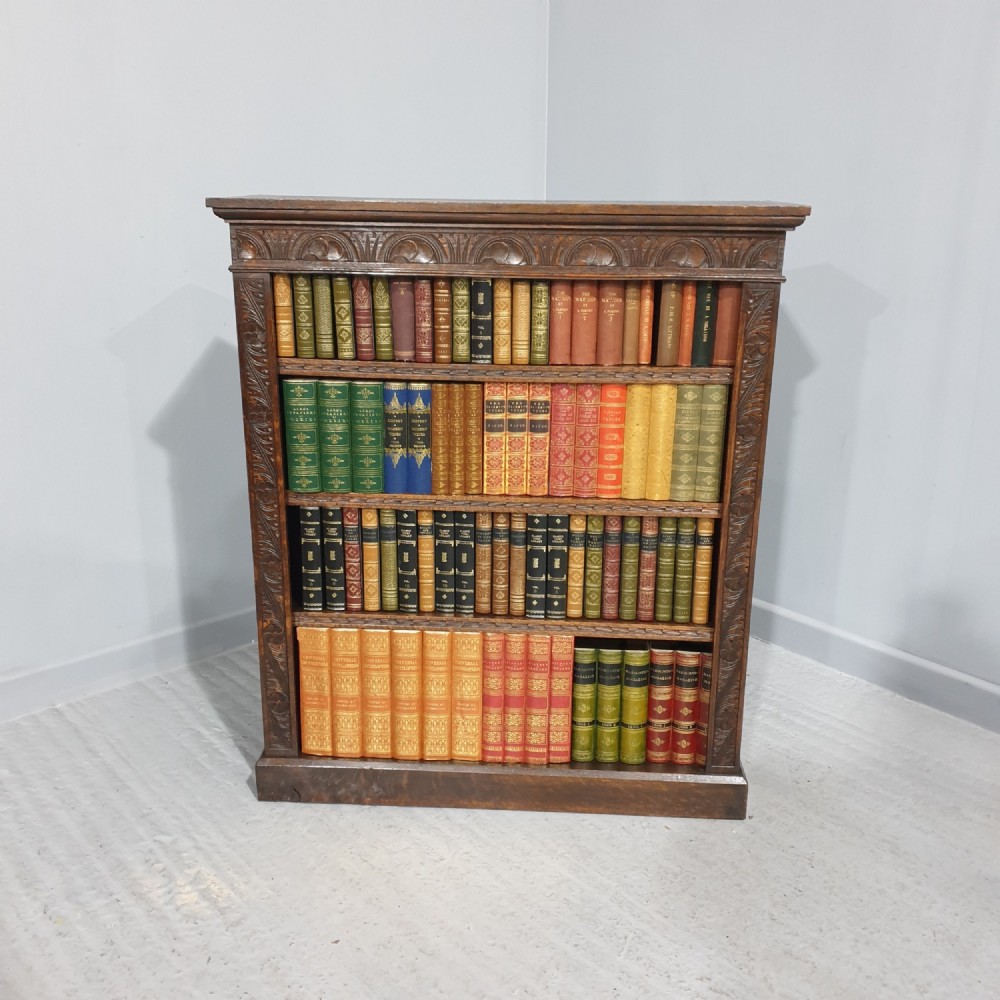 Good Carved Oak Open Adjustable Bookcase