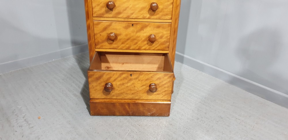 Fine Victorian Mahogany Tall Chest of Drawers View XI