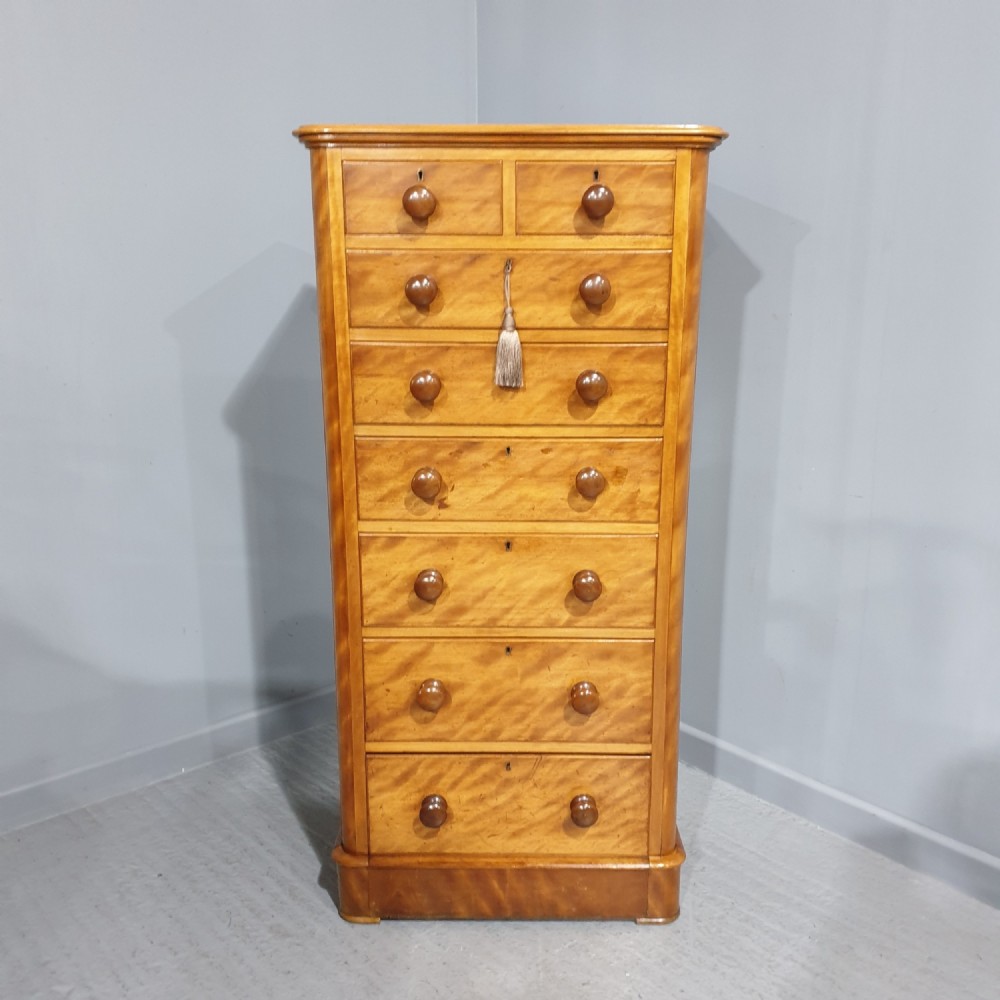 Fine Victorian Mahogany Tall Chest of Drawers