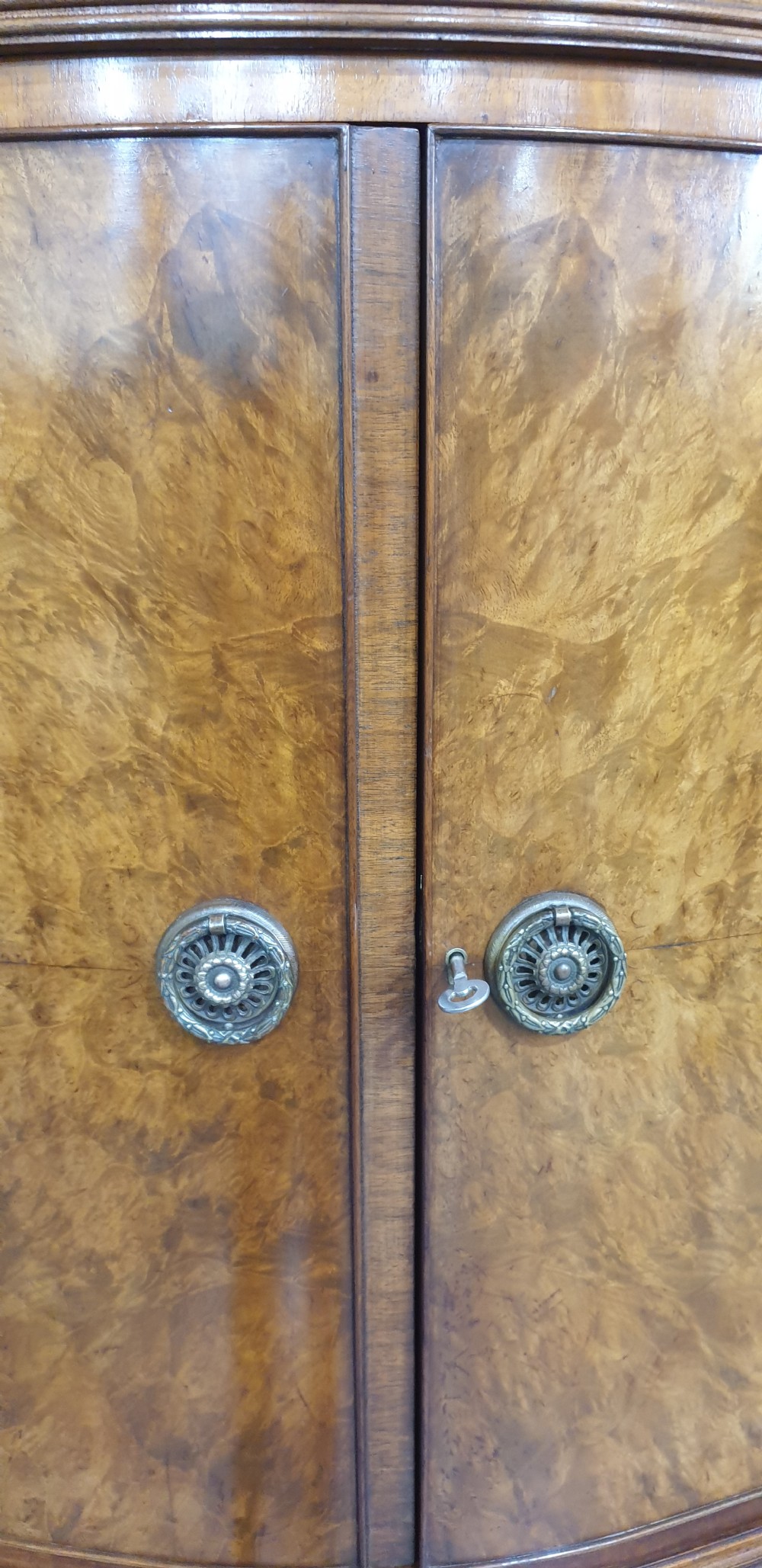 Wonderful Burr Walnut Linen Press View V