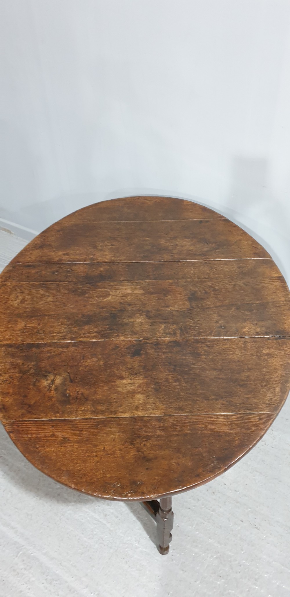 Very Good Oak Gate Leg Dining Table View II