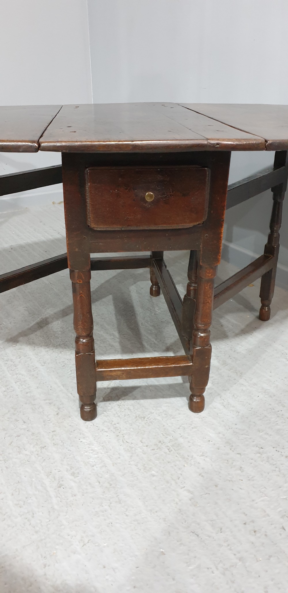 Very Good Oak Gate Leg Dining Table View IV