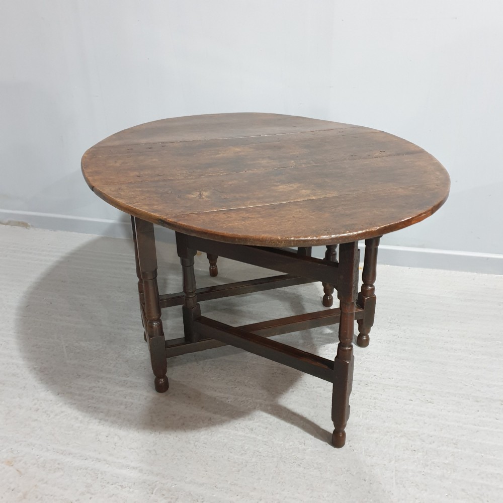 Very Good Oak Gate Leg Dining Table