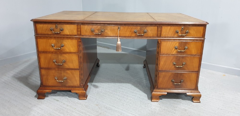 Superb Mahogany Pedestal Desk