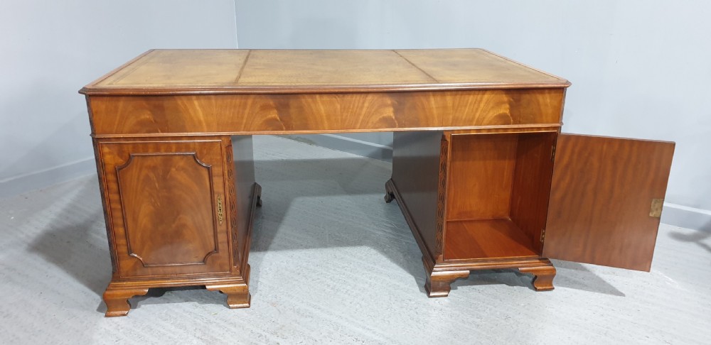 Superb Mahogany Pedestal Desk View X