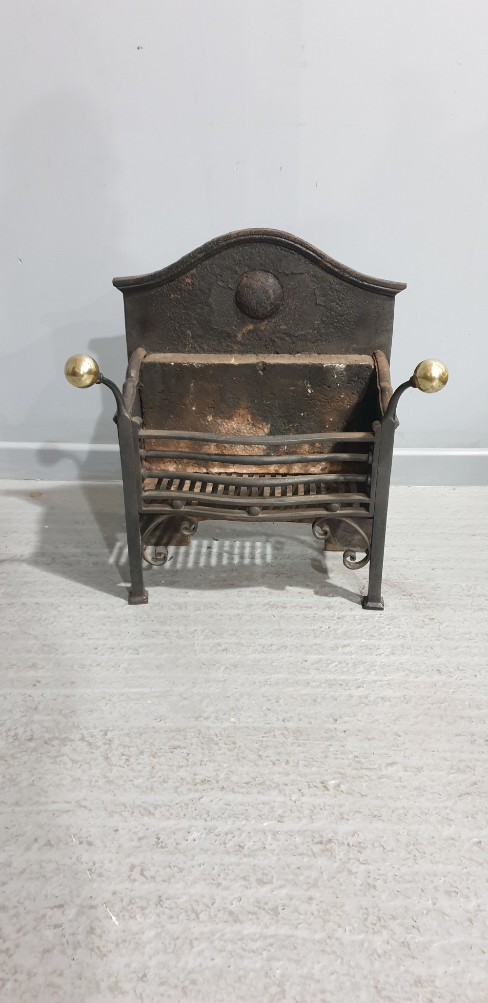 Good Art Noveau Cast Iron Grate