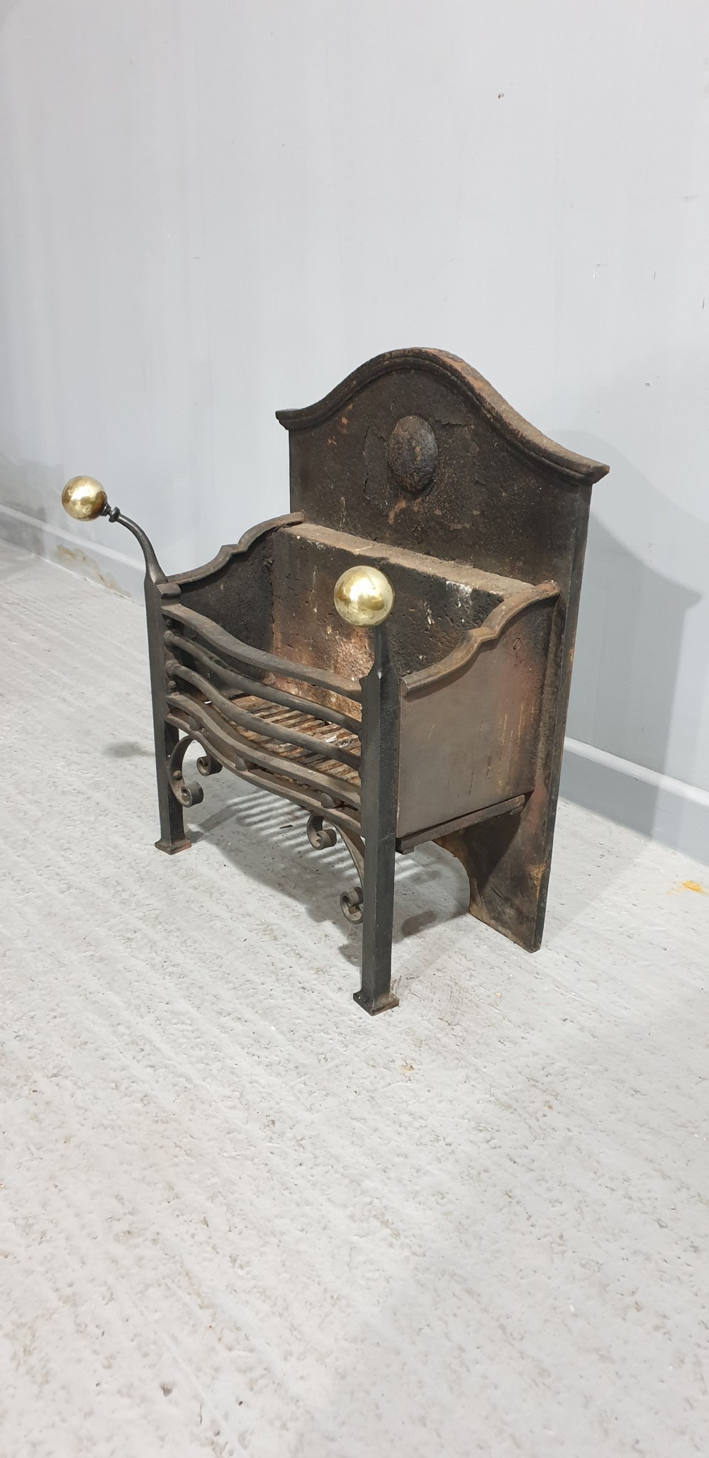 Good Art Noveau Cast Iron Grate View VI
