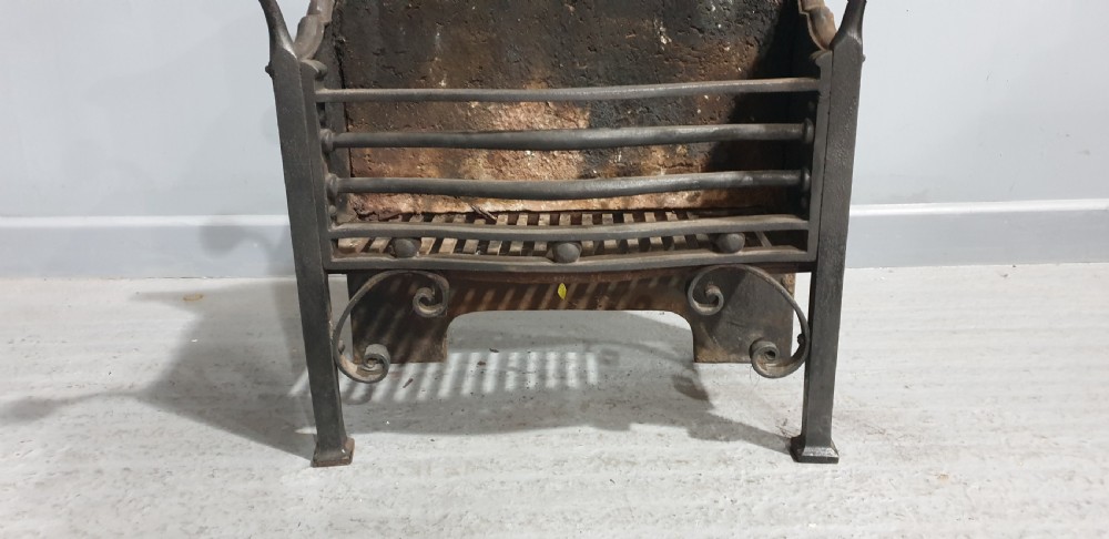 Good Art Noveau Cast Iron Grate View VIII