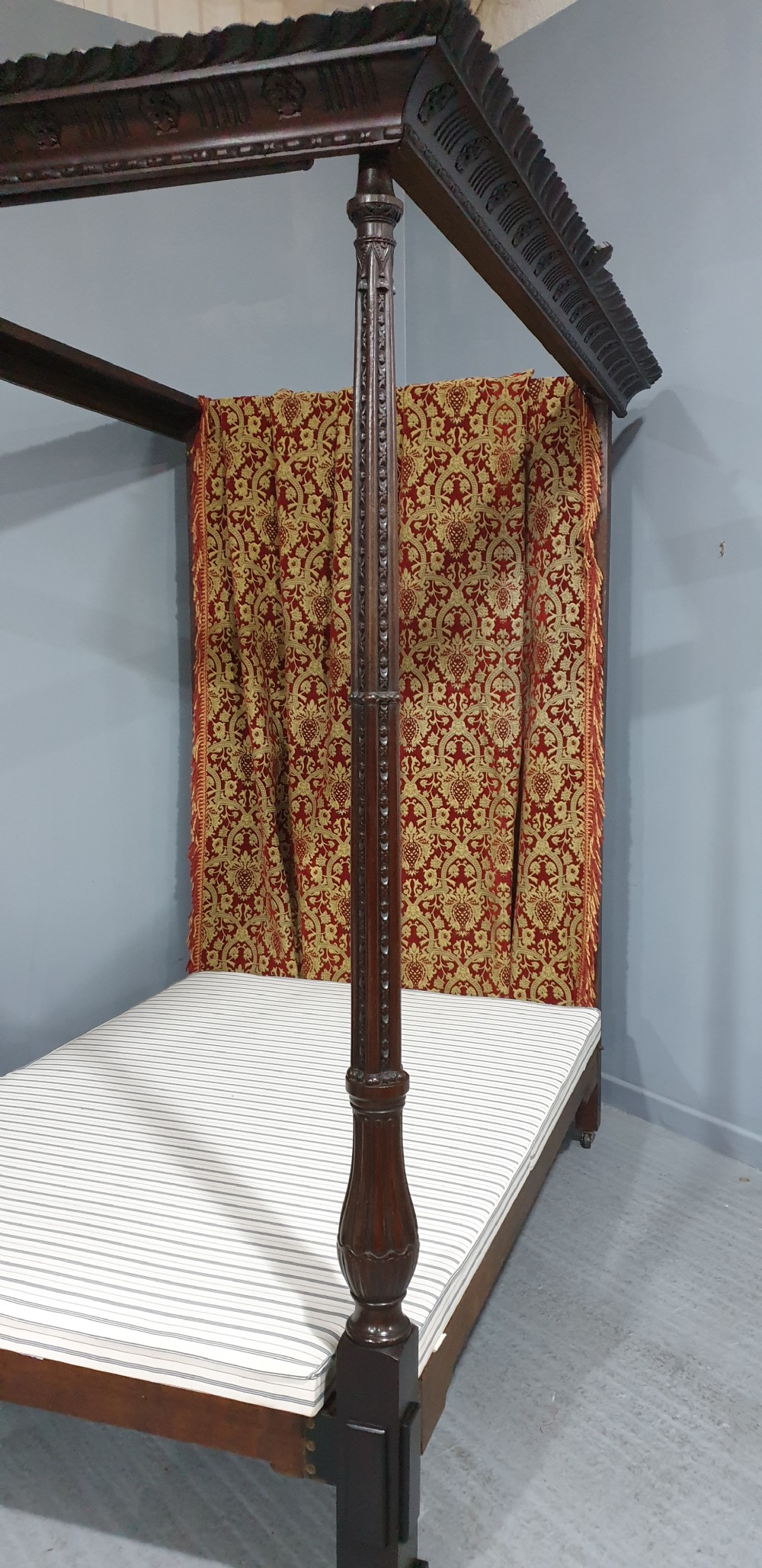 Superb Four Poster Double Bed View II