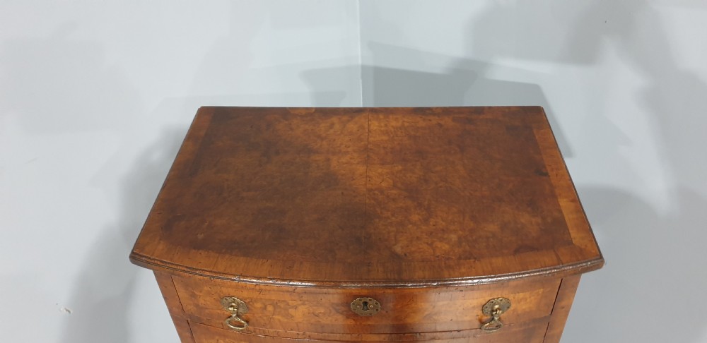 Superb Burr Walnut Bowed Chest of Drawers View VIII