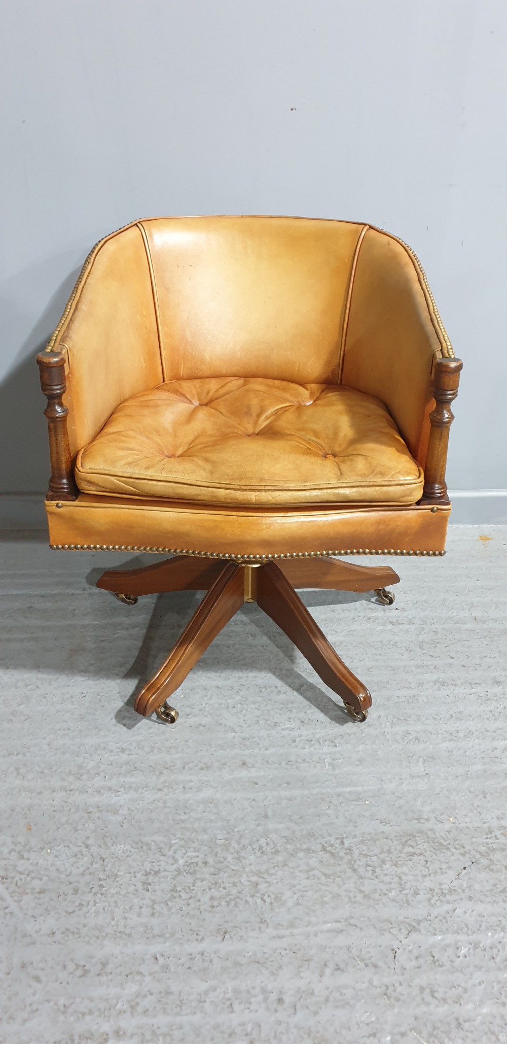 Very Good Leather Office Desk Chair View IV