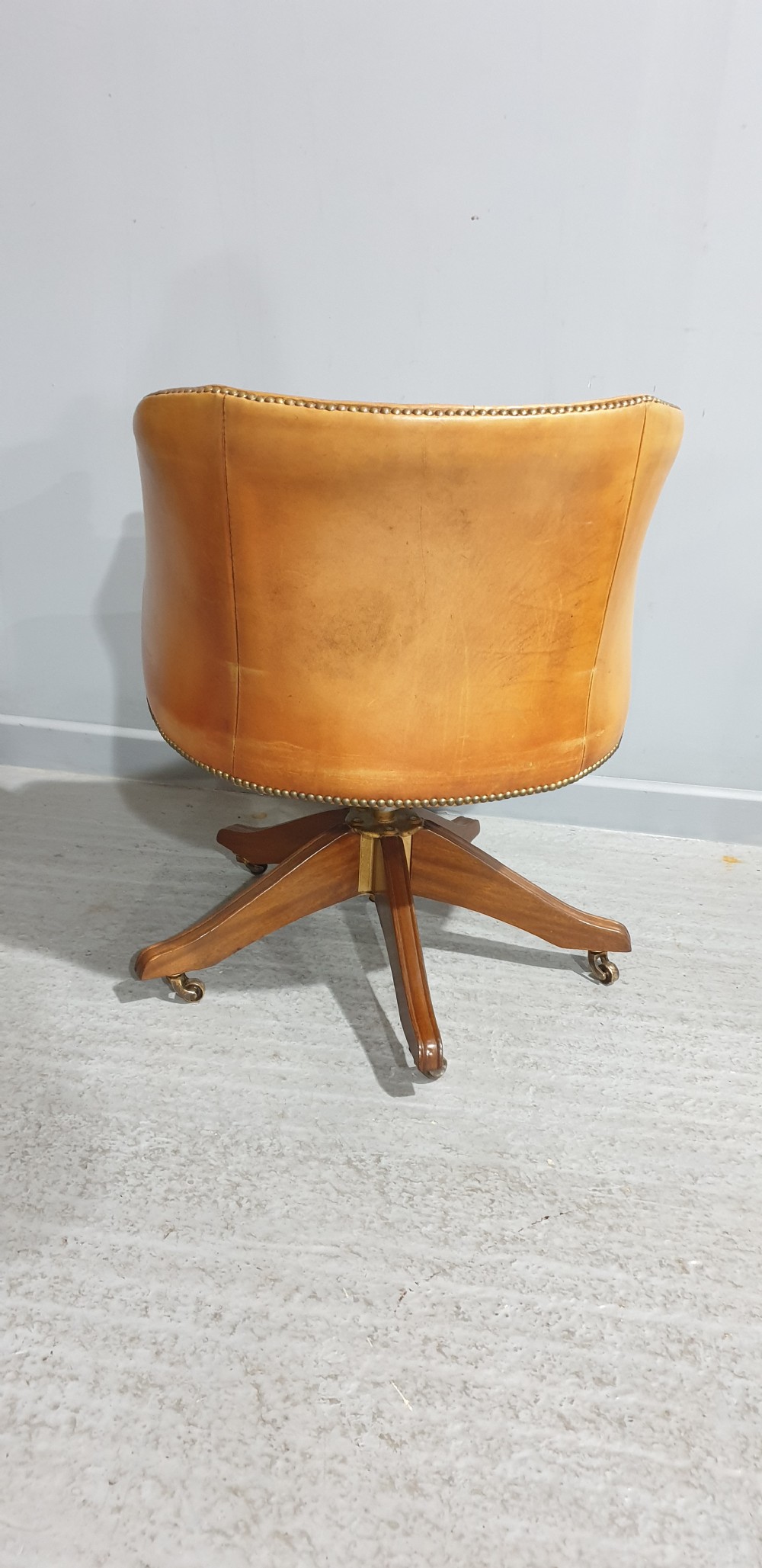 Very Good Leather Office Desk Chair View VII