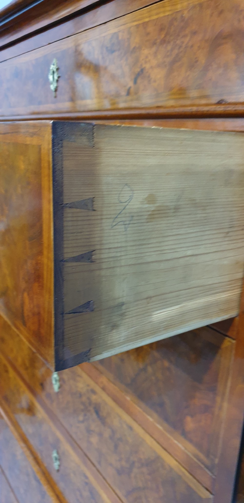 Fabulous  French Burr Walnut Semanier Chest of Drawers View VI