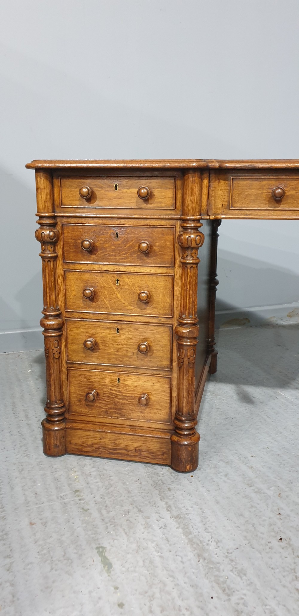 Top Quality Oak Kneehole Desk View VI