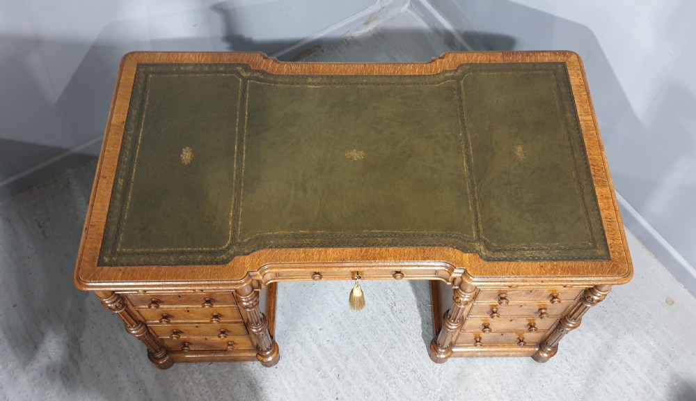 Top Quality Oak Kneehole Desk View VIII
