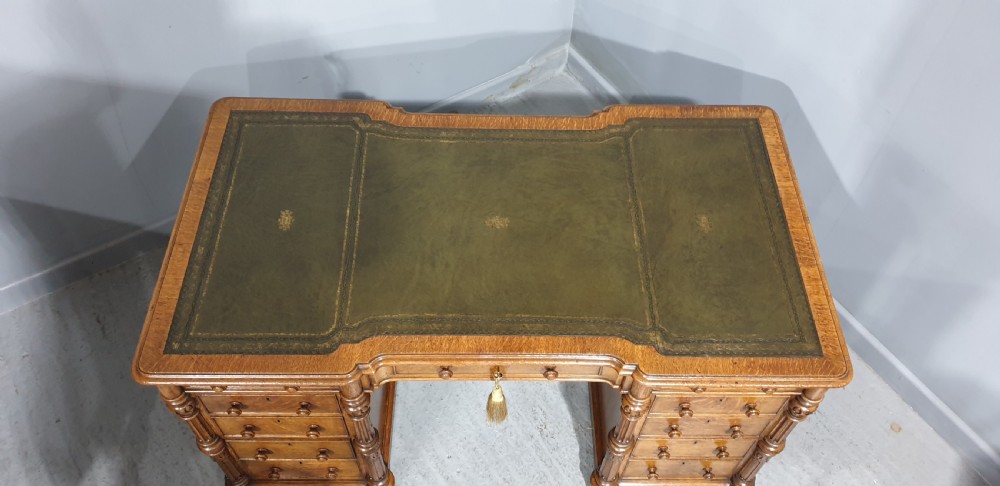 Top Quality Oak Kneehole Desk View IX