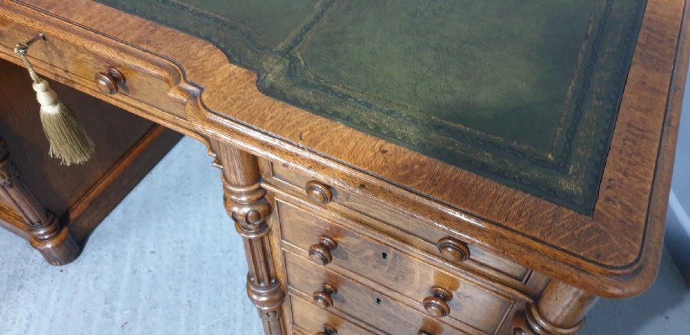 Top Quality Oak Kneehole Desk View XI
