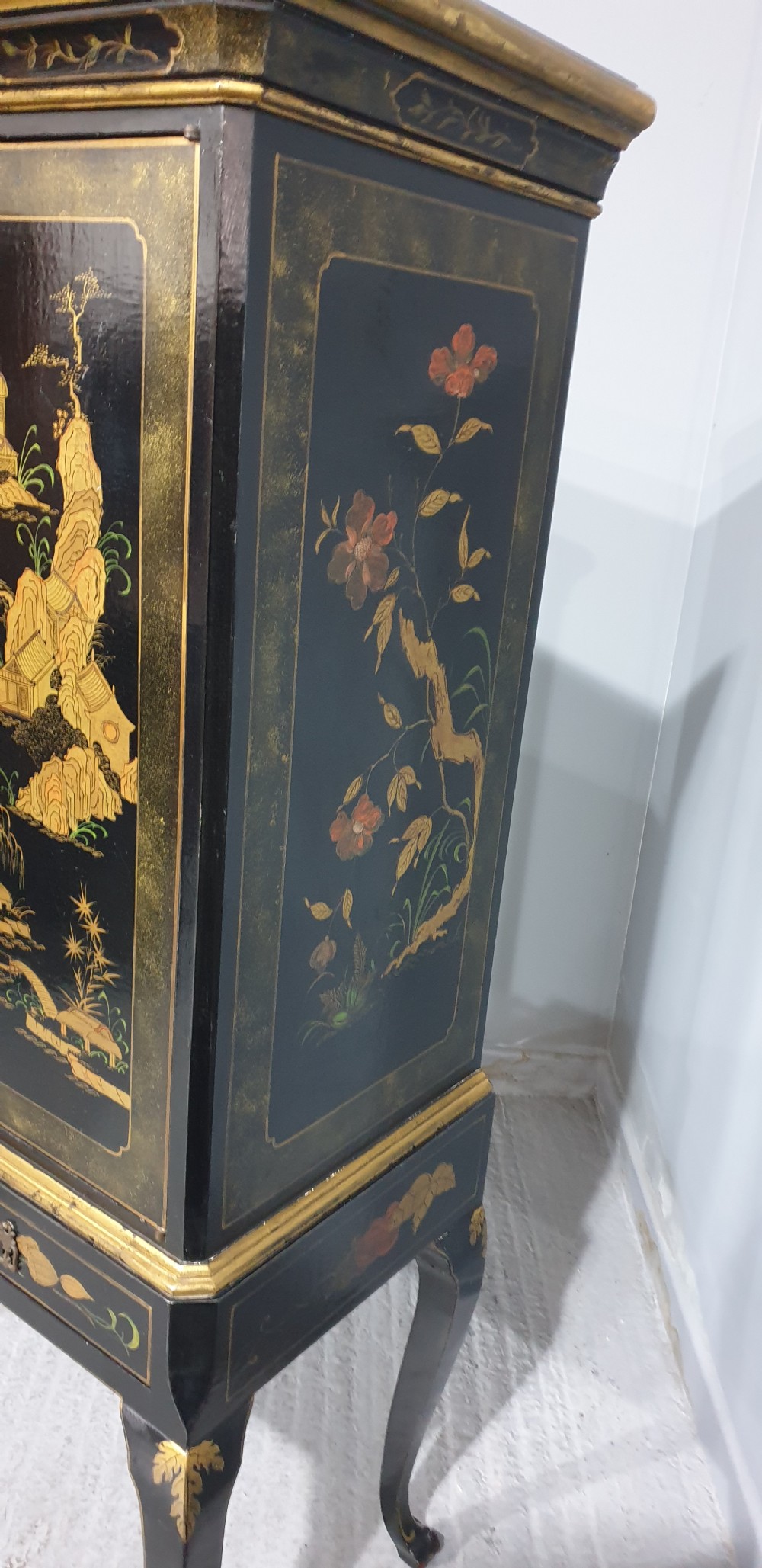 Super Black Laquered Chinoiserie Cabinet View IX
