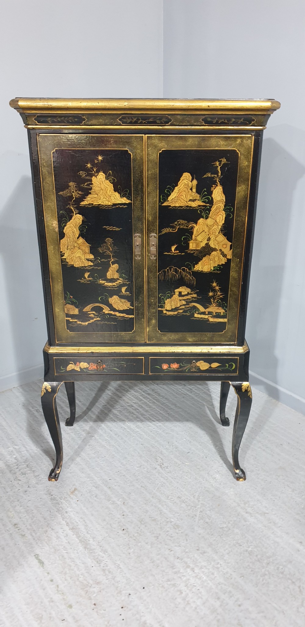 Super Black Laquered Chinoiserie Cabinet View XIII