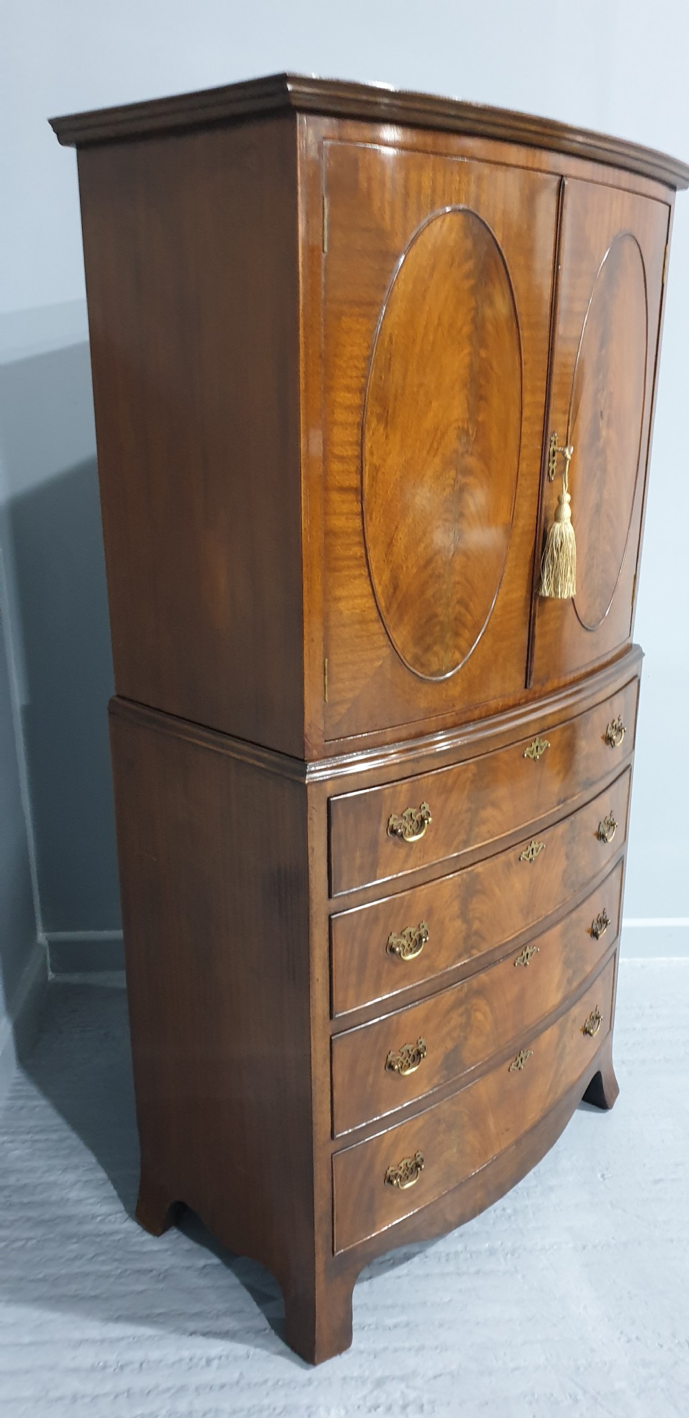 Super Bowed Mahogany Linen Press View V