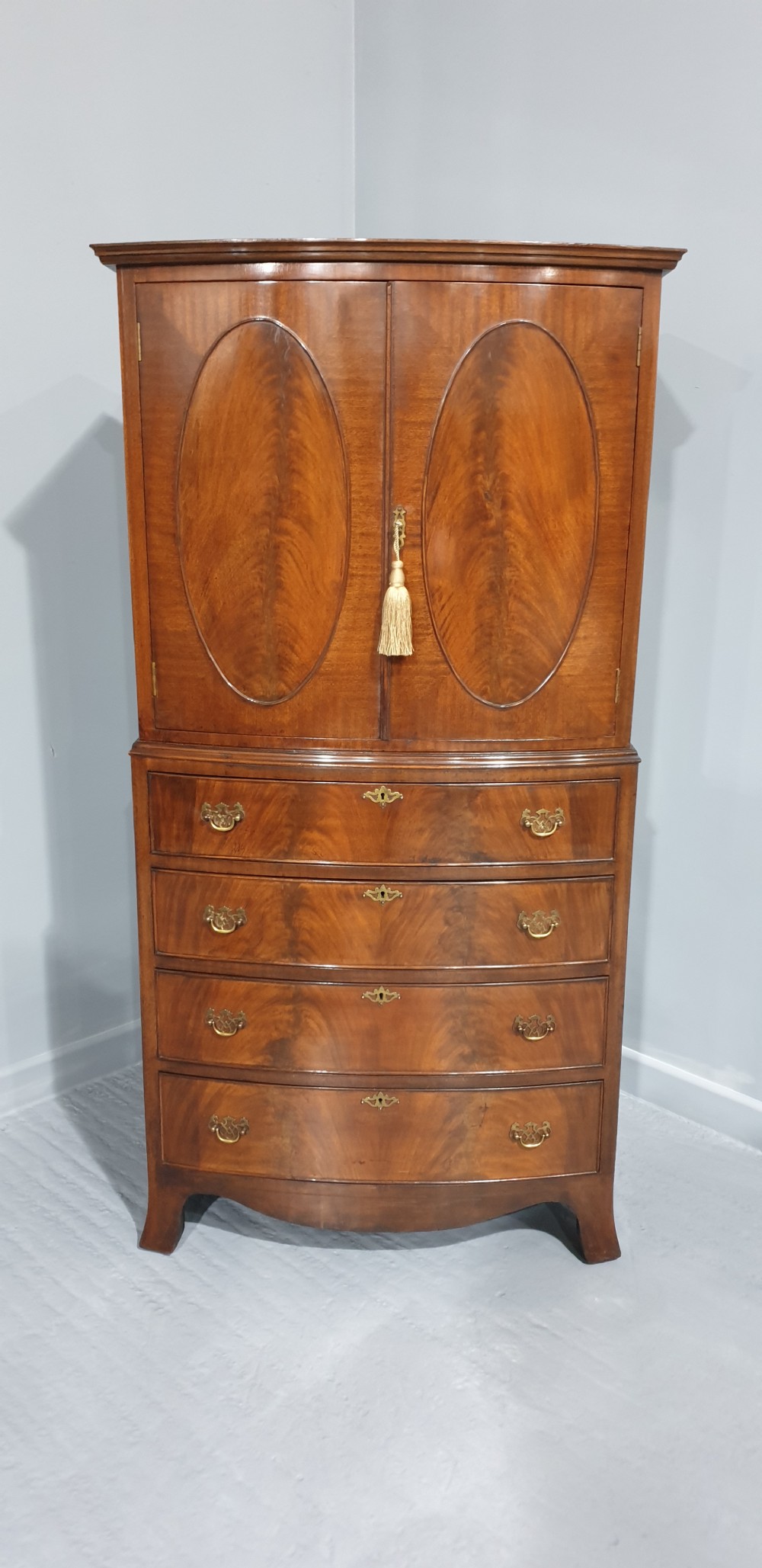 Super Bowed Mahogany Linen Press View VIII