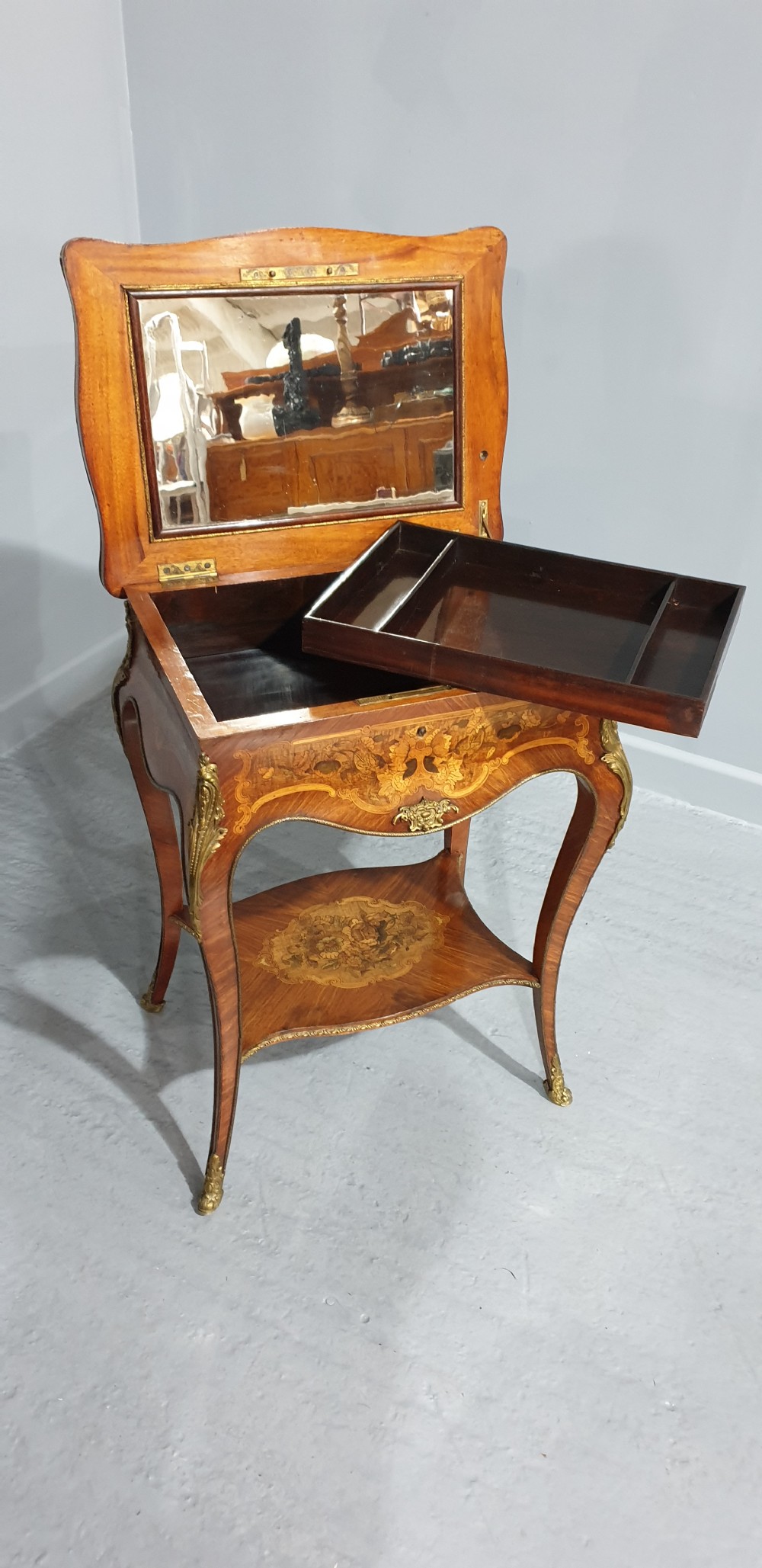 Beautiful Inlaid Ladies Vanity Box View IV
