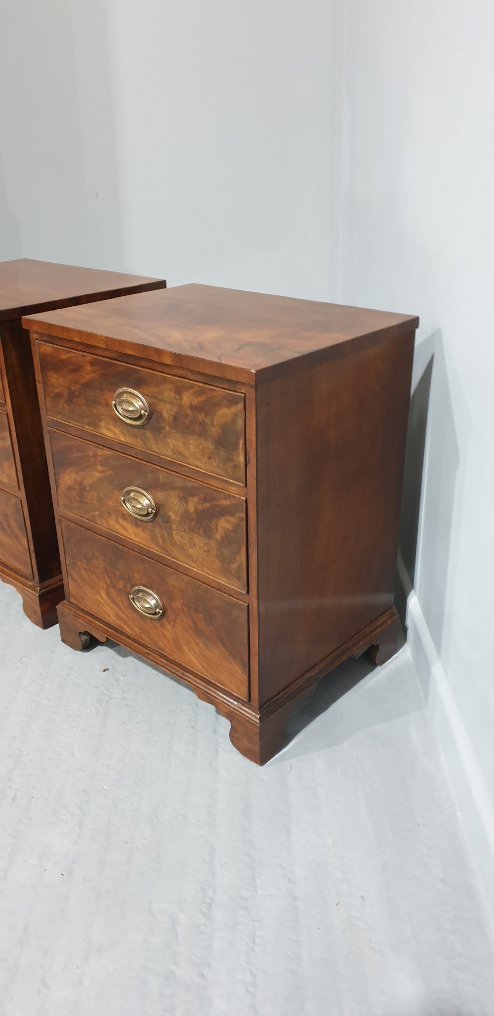 Superb Pair Mahogany Bedside Lamp Chest of Drawers View VI