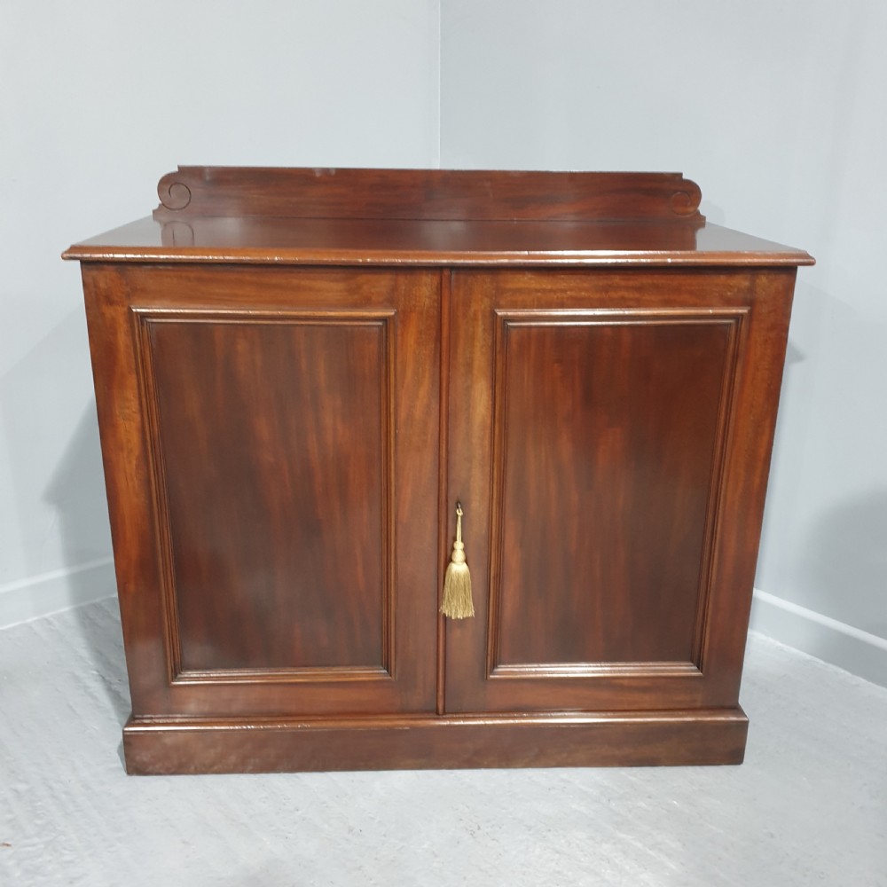 Superb Mahogany Sideboard  Cabinet