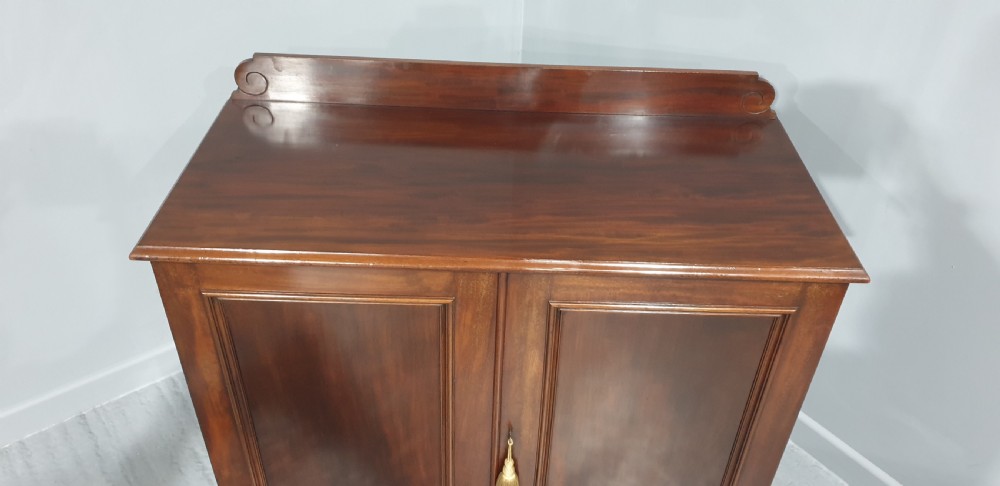 Superb Mahogany Sideboard  Cabinet View III
