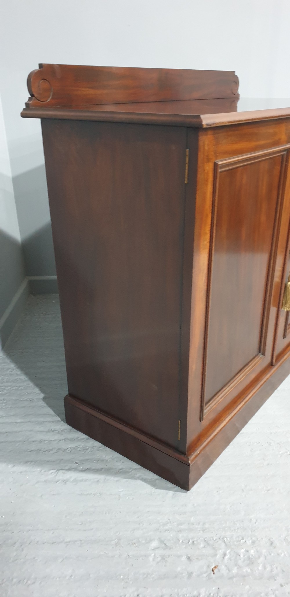 Superb Mahogany Sideboard  Cabinet View IV